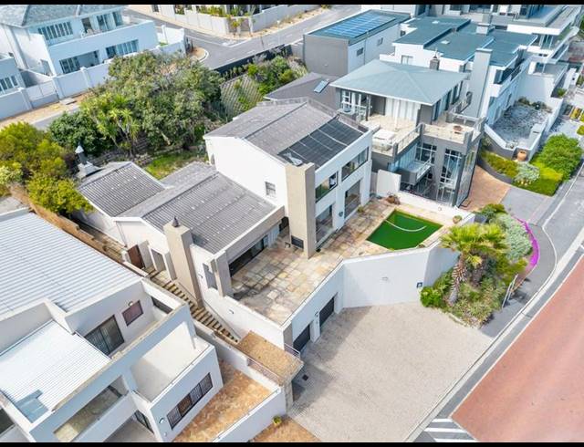 4 BEDROOM HOUSE FOR SALE IN BLOUBERGSTRAND